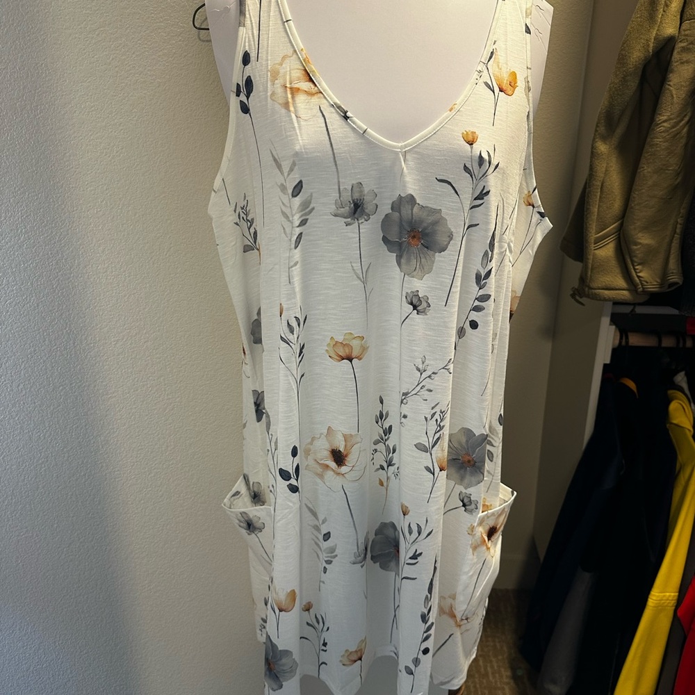 NWT Floral Sleeveless Dress with Pockets